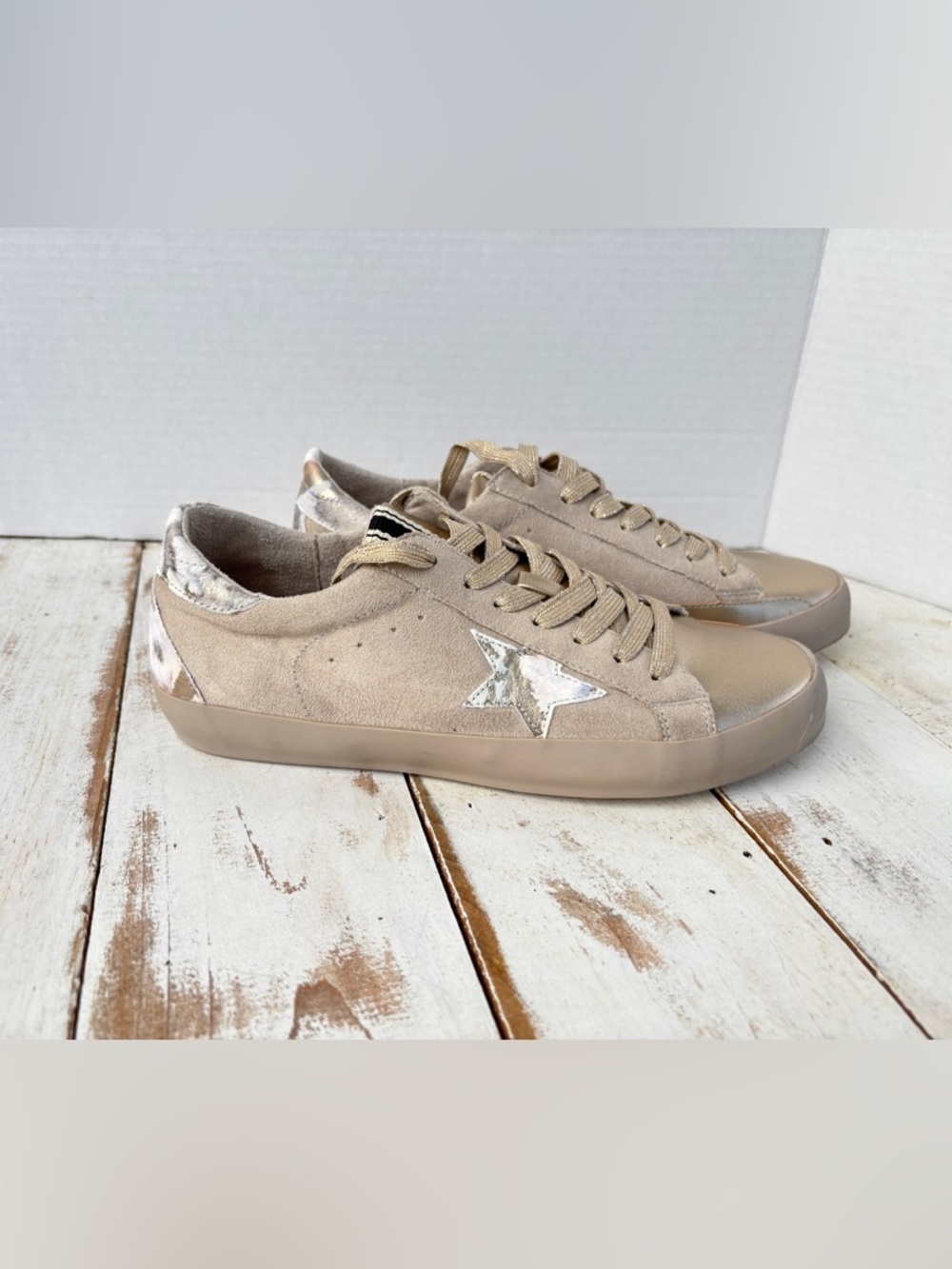 SHU SHOP Reya sneaker gold tone distressed star cowhide sz 8 NWOB - Picture 15 of 15